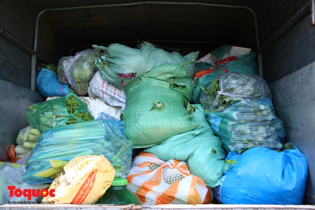Những chuyến xe nghĩa tình chở hàng chục tấn nông sản từ Quảng Nam ra hỗ trợ Đà Nẵng - Ảnh 9.