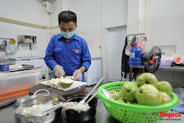 Hà Đông (Hà Nội): khởi động &quot;Bếp ăn thanh niên&quot; phục vụ miễn phí hàng trăm suất cơm mỗi ngày - Ảnh 6.