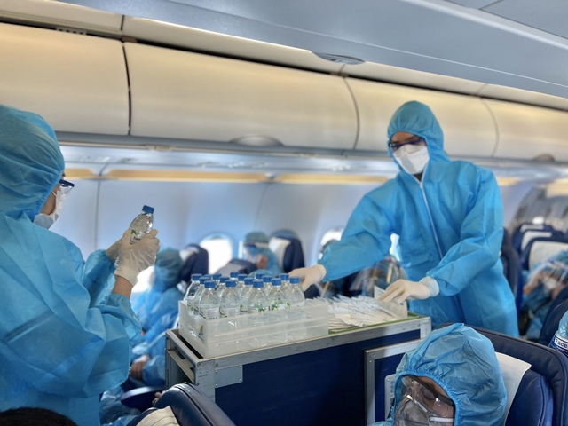 Bamboo Airways bay chuyên cơ khứ hồi đưa gần 200 y bác sĩ từ miền Trung vào TP HCM chống dịch - Ảnh 5.