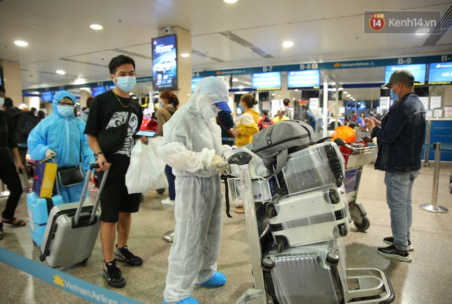 Quảng Nam thông tin về việc cho phép Bí thư Thành ủy Tam Kỳ chở con ra Hà Nội để bay sang Mỹ nhập học - Ảnh 1.