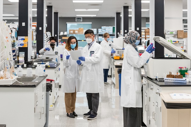 Vingroup nhận chuyển giao độc quyền công nghệ sản xuất vắc xin mRNA phòng Covid-19 tại Việt Nam - Ảnh 1.