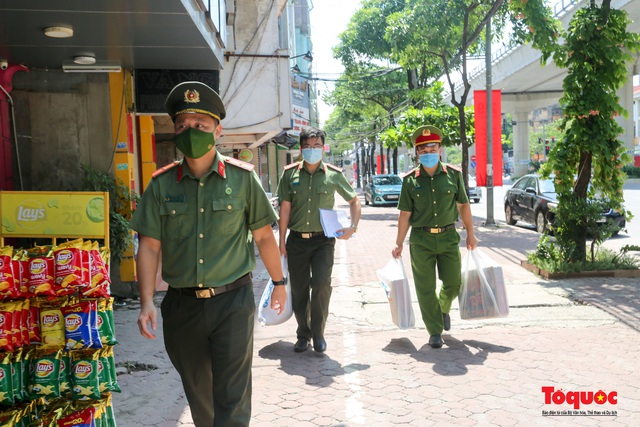 Tuổi trẻ Công an Thủ đô hỗ trợ lao động ngoại tỉnh gặp khó khăn khi Hà Nội tiếp tục giãn cách xã hội - Ảnh 4.