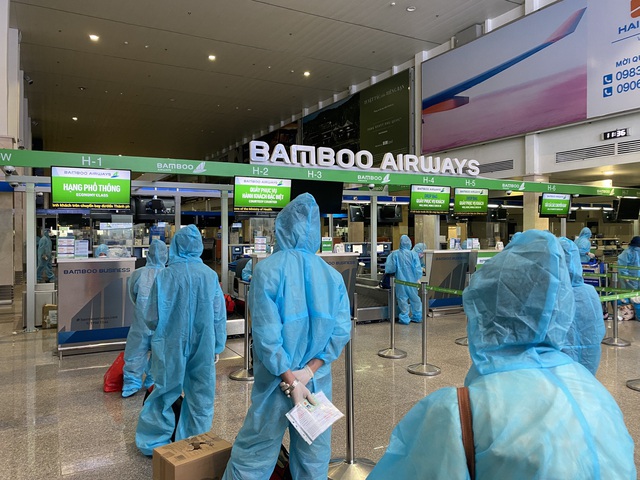 Bamboo Airways phối hợp thực hiện chuyến bay thứ 7 đưa công dân Bình Định về quê - Ảnh 2.
