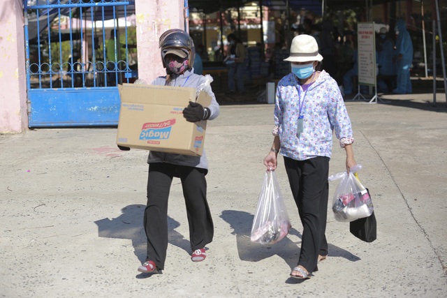 Đà Nẵng tổ chức bán hàng lưu động bình ổn giá cho người dân  - Ảnh 17.