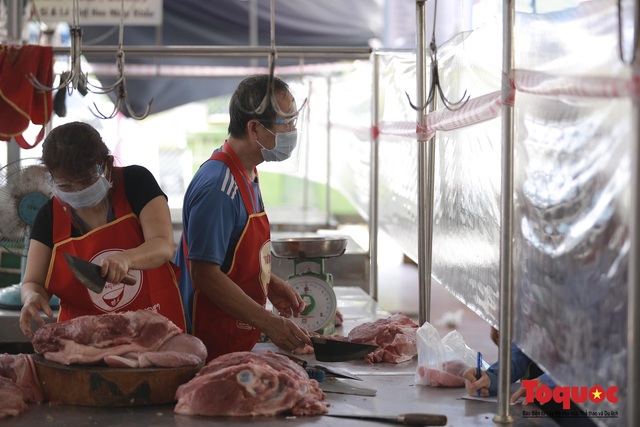 Hình ảnh một số chợ truyền thống ở Đà Nẵng mở cửa trở lại phục vụ người dân - Ảnh 10.