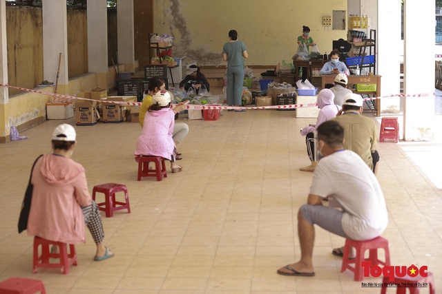 Hình ảnh một số chợ truyền thống ở Đà Nẵng mở cửa trở lại phục vụ người dân - Ảnh 17.