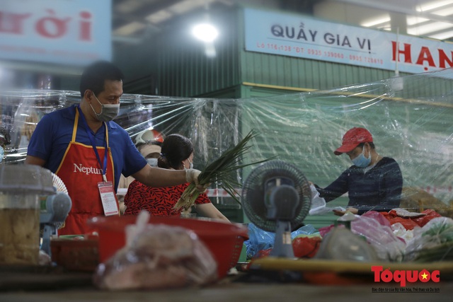 Hình ảnh một số chợ truyền thống ở Đà Nẵng mở cửa trở lại phục vụ người dân - Ảnh 7.