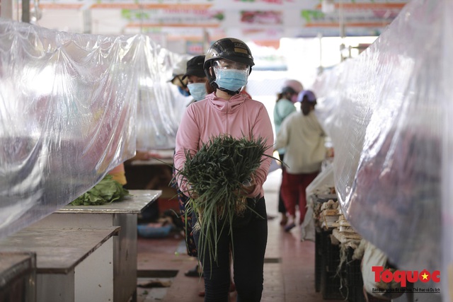 Hình ảnh một số chợ truyền thống ở Đà Nẵng mở cửa trở lại phục vụ người dân - Ảnh 13.