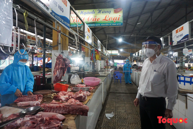 Hình ảnh một số chợ truyền thống ở Đà Nẵng mở cửa trở lại phục vụ người dân - Ảnh 2.