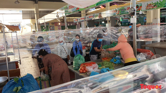 Hình ảnh một số chợ truyền thống ở Đà Nẵng mở cửa trở lại phục vụ người dân - Ảnh 14.