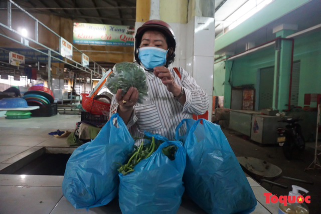Hình ảnh một số chợ truyền thống ở Đà Nẵng mở cửa trở lại phục vụ người dân - Ảnh 15.