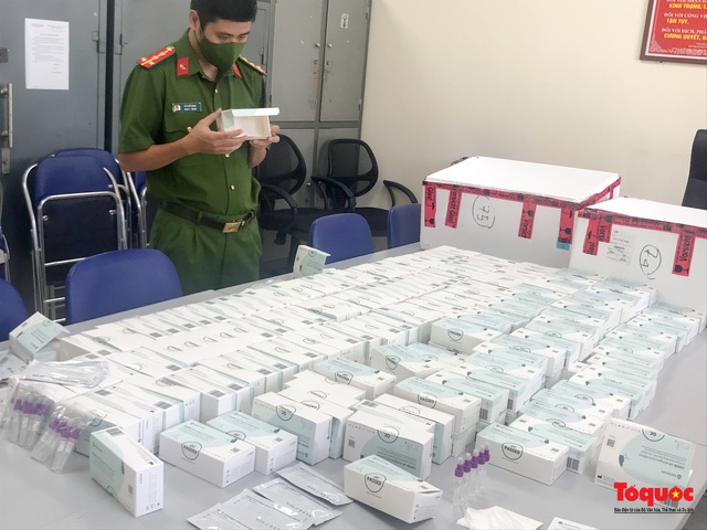 Hà Nội: Thu giữ khoảng 1.000 bộ test nhanh SARS-CoV-2 không có hóa đơn chứng từ - Ảnh 1. Hà Nội: Thu giữ khoảng 1.000 bộ test nhanh SARS-CoV-2 không có hóa đơn chứng từ - Ảnh 1.