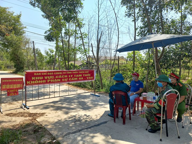 Lén rời khỏi nơi phong tỏa đi buôn bán tôm, một người bị phạt 5 triệu đồng - Ảnh 1. Lén rời khỏi nơi phong tỏa đi buôn bán tôm, một người bị phạt 5 triệu đồng - Ảnh 1.