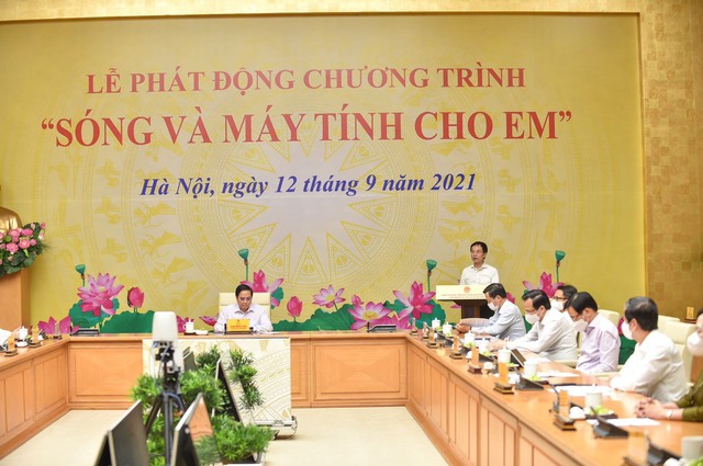 Bộ trưởng Nguyễn Mạnh Hùng: &quot;Sóng và máy tính cho em&quot; cũng là... xây dựng xã hội số - Ảnh 2.