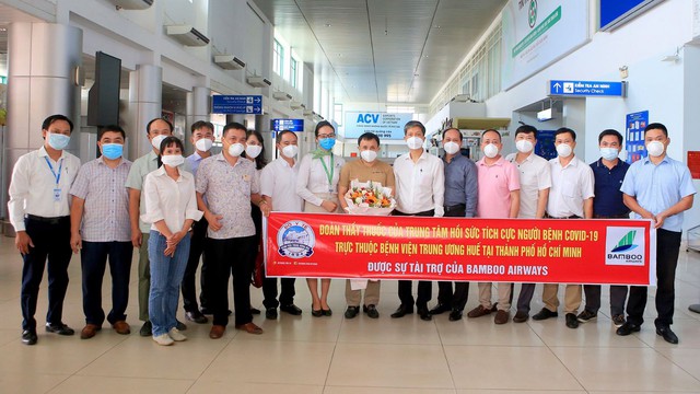 Bamboo Airways tiếp tục khai thác chuyến bay khứ hồi đặc biệt đưa y bác sĩ từ Huế vào miền Nam chống dịch - Ảnh 1.