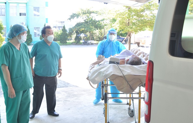 Đà Nẵng cho xuất viện bệnh nhân Covid-19 từng bị tiên lượng tử vong; Quảng Nam giám sát y tế đối với công dân từ khu vực vùng xanh tại Đà Nẵng đến/về Quảng Nam - Ảnh 1.