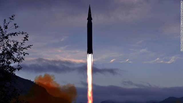Chuyên gia đưa ra các đánh giá về vụ phóng tên lửa siêu thanh của Triều Tiên - Ảnh 1.