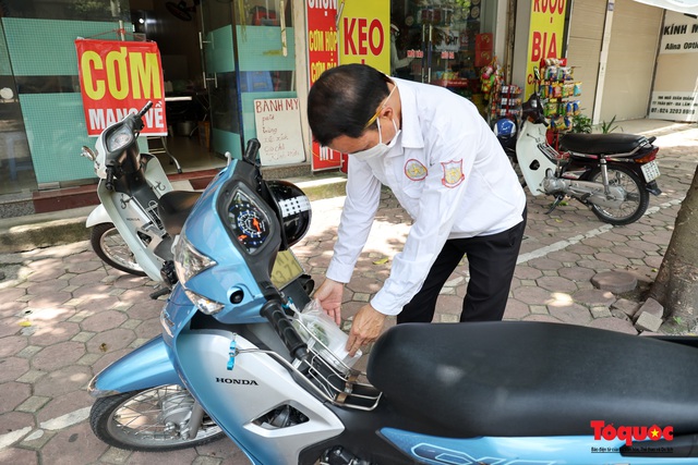 Hà Nội: &quot;Vùng xanh&quot; ở Gia Lâm cho phép hàng quán bán đồ ăn mang về - Ảnh 13.