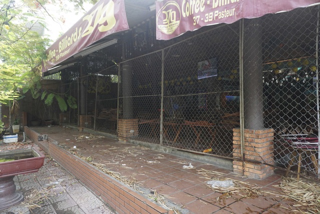 Nhiều hàng quán ở vùng xanh vẫn “đóng cửa then cài” dù được phép mở bán - Ảnh 7.
