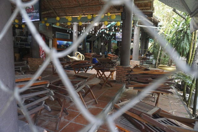 Nhiều hàng quán ở vùng xanh vẫn “đóng cửa then cài” dù được phép mở bán - Ảnh 8.