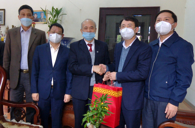 Phó Chủ tịch UBND Thành phố Nguyễn Trọng Đông thăm và tặng quà gia đình chính sách xã Thanh Lâm - Ảnh 3.