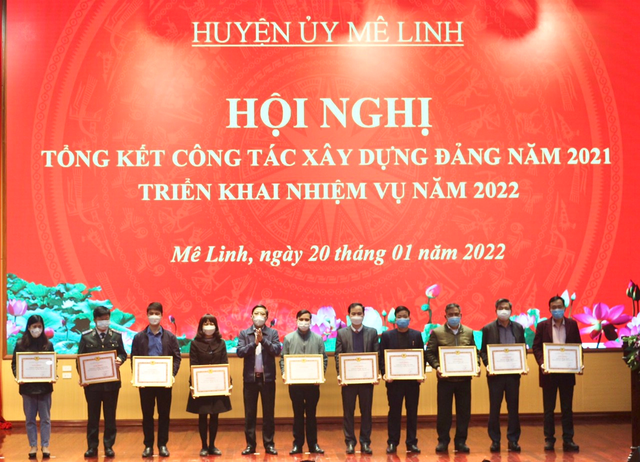 Huyện ủy Mê Linh tổng kết công tác xây dựng Đảng năm 2021, triển khai nhiệm vụ trọng tâm năm 2022 - Ảnh 3.