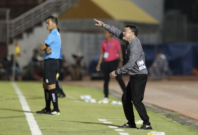 Chủ tịch Hữu Thắng lại nhận tin xấu, HLV Trương Việt Hoàng xin từ chức chỉ sau 4 trận đấu - Ảnh 1.