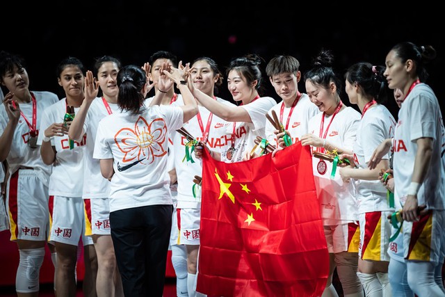 Tuyển Mỹ chiến thắng Trung Quốc ở trận chung kết FIBA World Cup nữ - Ảnh 1.