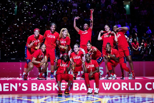 Tuyển Mỹ chiến thắng Trung Quốc ở trận chung kết FIBA World Cup nữ - Ảnh 2.