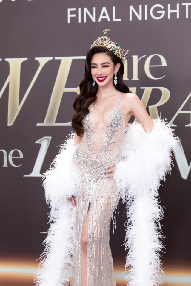 Thảm đỏ Chung kết Miss Grand Vietnam: Thùy Tiên xuất hiện lộng lẫy, dàn mỹ nhân đổ bộ - Ảnh 1.
