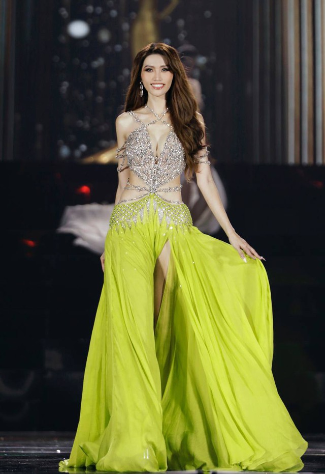 Trực tiếp Chung kết Hoa hậu Hoà bình Việt Nam 2022: Quỳnh Châu, Mai Ngô chính thức vào Top 10 - Ảnh 1.