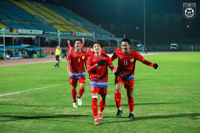 Giải châu Á: Tuyển Việt Nam ghi &quot;mưa bàn thắng&quot;; Lào bất ngờ đoạt vé từ tay Indonesia - Ảnh 5.
