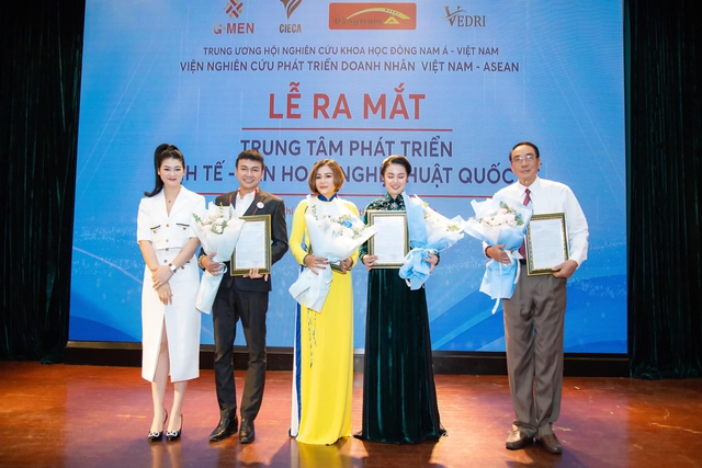 Ra mắt trung tâm phát triển văn hóa nghệ thuật quốc tế - Ảnh 1. Ra mắt trung tâm phát triển văn hóa nghệ thuật quốc tế - Ảnh 1.