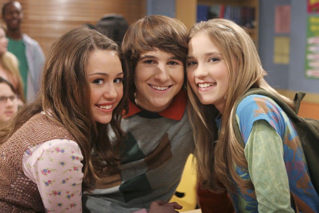 Đôi bạn thân của Hannah Montana sau hơn 15 năm:  - Ảnh 1.