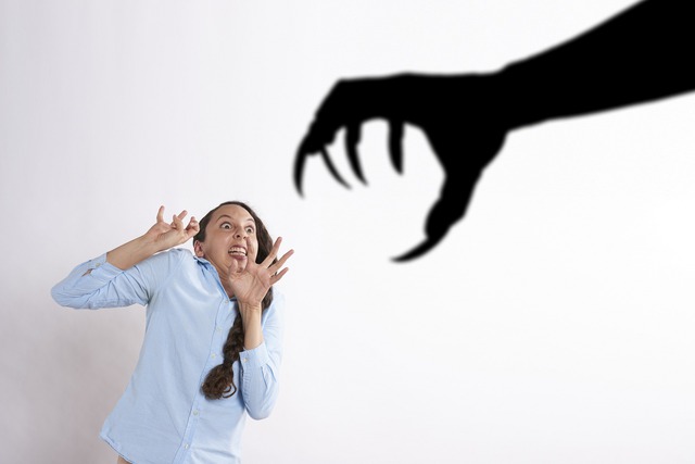 Tại sao chúng ta có phản ứng 'đông cứng' người, đứng chôn chân tại chỗ khi gặp nguy hiểm? - Ảnh 1. Tại sao chúng ta có phản ứng 'đông cứng' người, đứng chôn chân tại chỗ khi gặp nguy hiểm? - Ảnh 1.