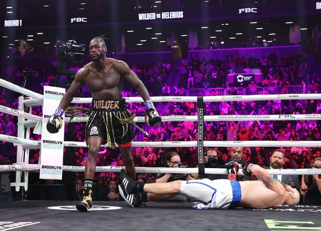 Deontay Wilder giành chiến thắng ấn tượng trong ngày tái xuất - Ảnh 2.