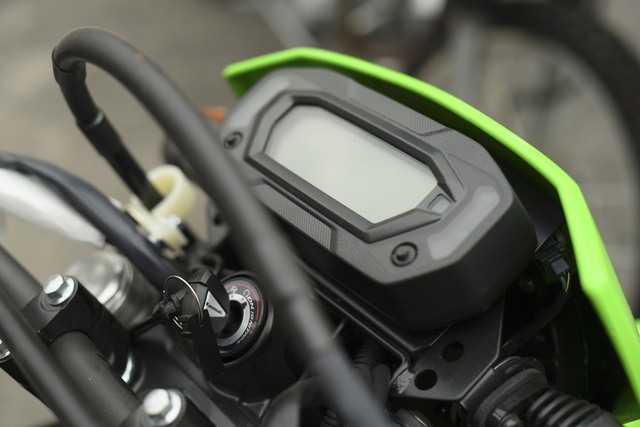 Ra mắt Kawasaki KLX230 tại Việt Nam, giá 151 triệu đồng - Ảnh 8.