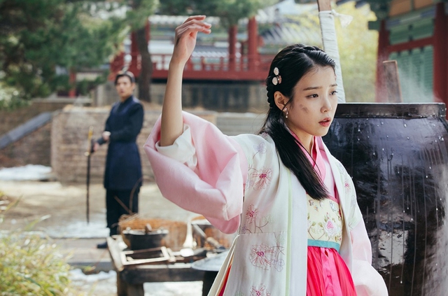Mê mẩn váy áo ở loạt phim cổ trang Hàn nức tiếng: Bom tấn của Ha Ji Won bao năm vẫn đỉnh - Ảnh 4.