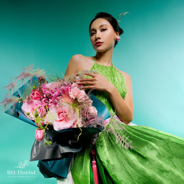 Mê mẩn với BST hoa 20/10 tôn vinh vẻ đẹp phụ nữ Việt qua sắc hoa đậm chất Á Đông    - Ảnh 7.
