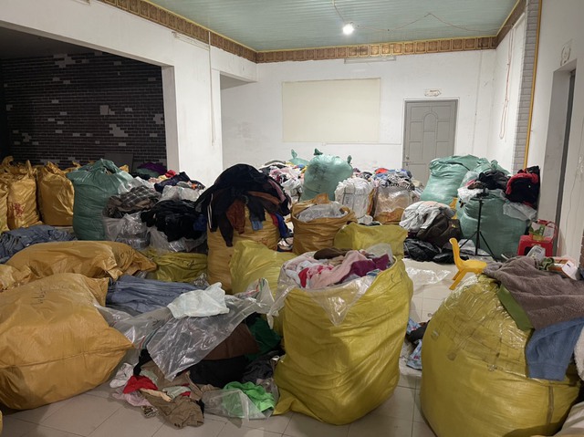 Phát hiện hàng chục tấn quần áo không rõ xuất xứ trên địa bàn Hải Dương - Ảnh 2. Phát hiện hàng chục tấn quần áo không rõ xuất xứ trên địa bàn Hải Dương - Ảnh 2.