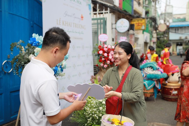 Mở tiệm hoa tươi nuôi dự án từ thiện - Ảnh 1. Mở tiệm hoa tươi nuôi dự án từ thiện - Ảnh 1.
