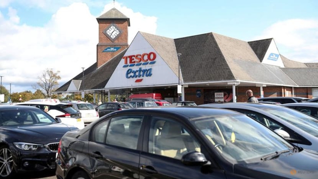 Loạt siêu thị Anh lần đầu đối mặt với một World Cup khó khăn - Ảnh 1.