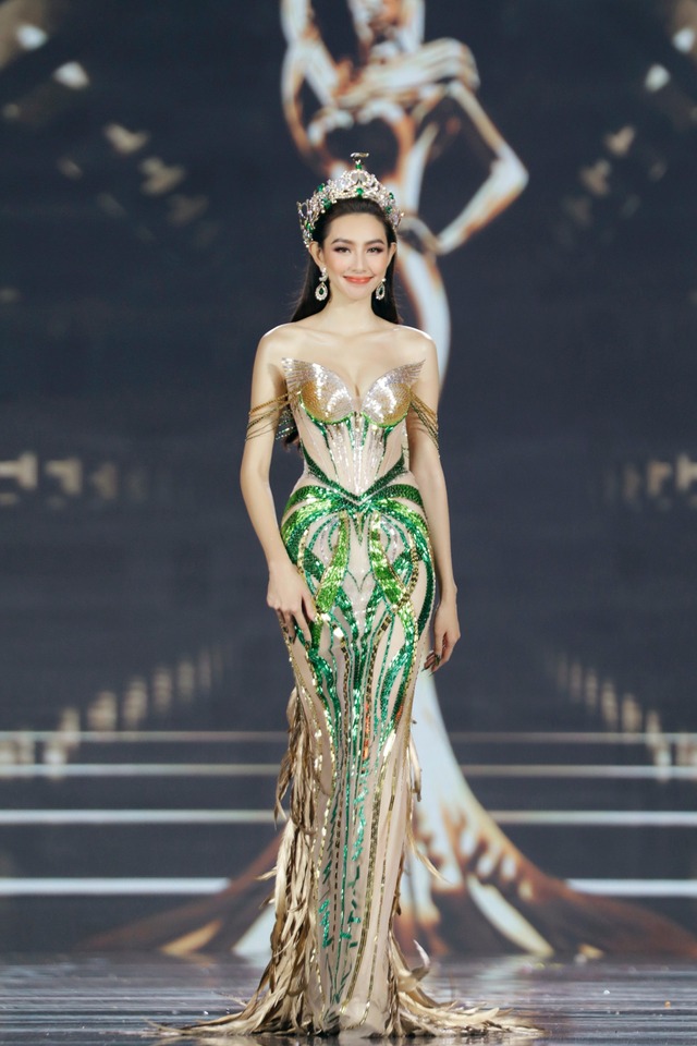 1 tháng của Miss Grand Vietnam 2022: Những đêm thi mãn nhãn và khoảnh khắc đăng quang gây bão  - Ảnh 15.