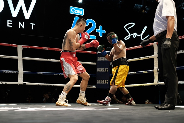 &quot;Nam vương&quot; boxing Trương Đình Hoàng trút mưa đòn đấm, hạ knock-out võ sĩ số 1 Indonesia - Ảnh 4.
