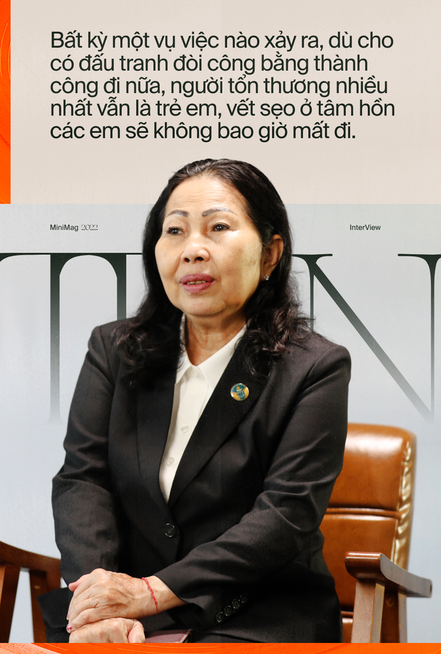 Nữ luật sư với biệt danh "lá chắn thép" bảo vệ trẻ em và phụ nữ yếu thế: Không ít lần tôi bị đe dọa, chỉ trích... - Ảnh 8. Nữ luật sư với biệt danh "lá chắn thép" bảo vệ trẻ em và phụ nữ yếu thế: Không ít lần tôi bị đe dọa, chỉ trích... - Ảnh 8.