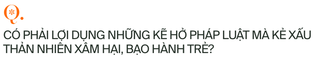 Nữ luật sư với biệt danh "lá chắn thép" bảo vệ trẻ em và phụ nữ yếu thế: Không ít lần tôi bị đe dọa, chỉ trích... - Ảnh 7. Nữ luật sư với biệt danh "lá chắn thép" bảo vệ trẻ em và phụ nữ yếu thế: Không ít lần tôi bị đe dọa, chỉ trích... - Ảnh 7.
