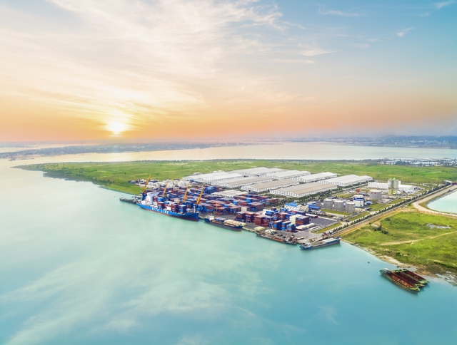 Cảng Chu Lai phát triển mạnh dịch vụ xuất nhập khẩu hàng rời  - Ảnh 1.
