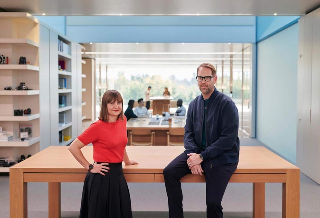 Nhà thiết kế chính của Apple sẽ rời công ty, ba năm sau khi thay thế Jony Ive - Ảnh 1. Nhà thiết kế chính của Apple sẽ rời công ty, ba năm sau khi thay thế Jony Ive - Ảnh 1.