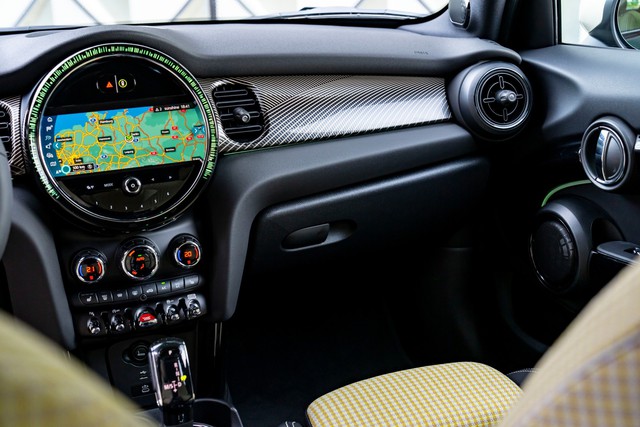 Phiên bản MINI Cooper S 5-Cửa Resolute Edition mới năng động và cá tính - Ảnh 6.