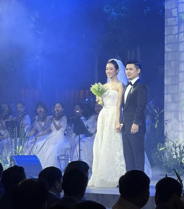 Toàn cảnh hôn lễ Hoa hậu Đỗ Mỹ Linh và chồng doanh nhân: Dàn mỹ nhân đổ bộ, Lương Thùy Linh bắt được hoa cưới  - Ảnh 9.